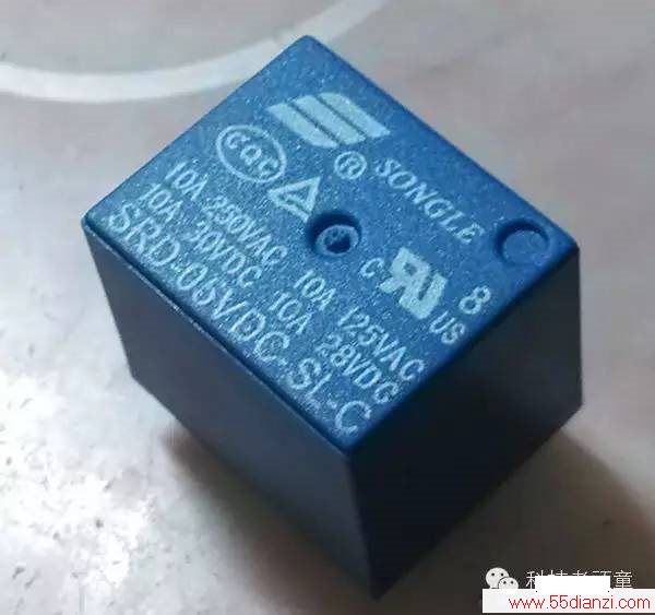 继电器正面 继电器正面